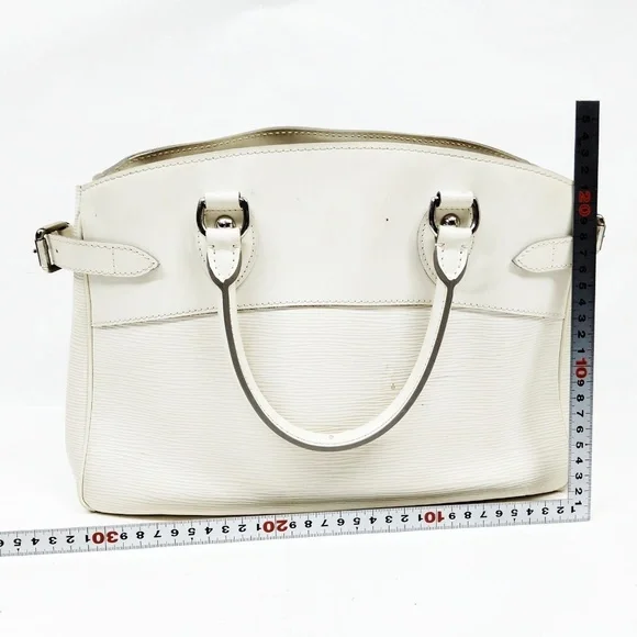 Louis Vuitton Tote Passi GM - Picture 2 of 9